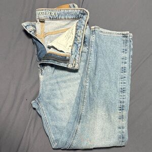 American Eagle Outfitters juniors  Relaxed Light Blue mom Jeans